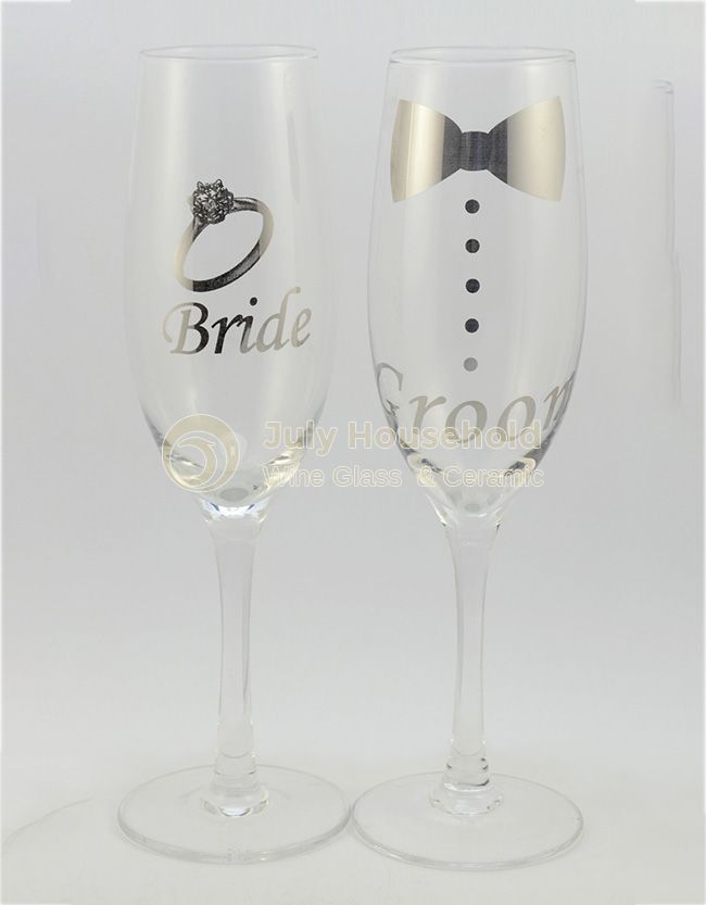 Champagne Flutes for the Bride and Groom Perfect Gift for the Couple Wedding Personlized Glass
