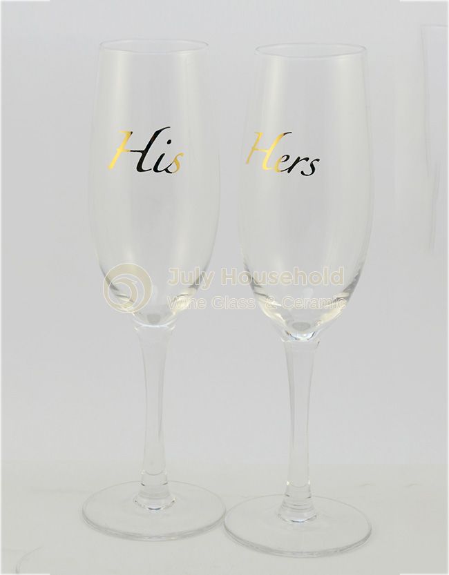 Champagne Flutes for the Bride and Groom Perfect Gift for the Couple Wedding Personlized Glass