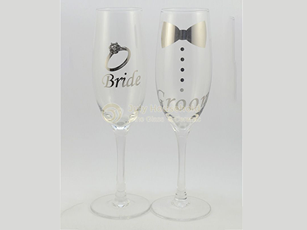 Why Choose to Use Champagne Flutes at Your Wedding?